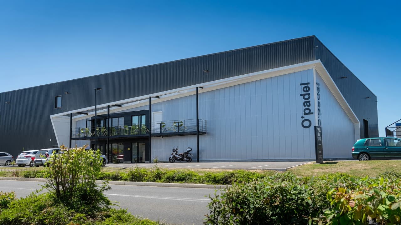 Façade du complexe O'Padel à Brive-la-Gaillarde